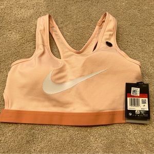 New with tags Nike Womens sports bra, Size L